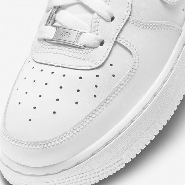 Kids' Nike Air Force 1 LE Older Sneakers White | NK073AIZ