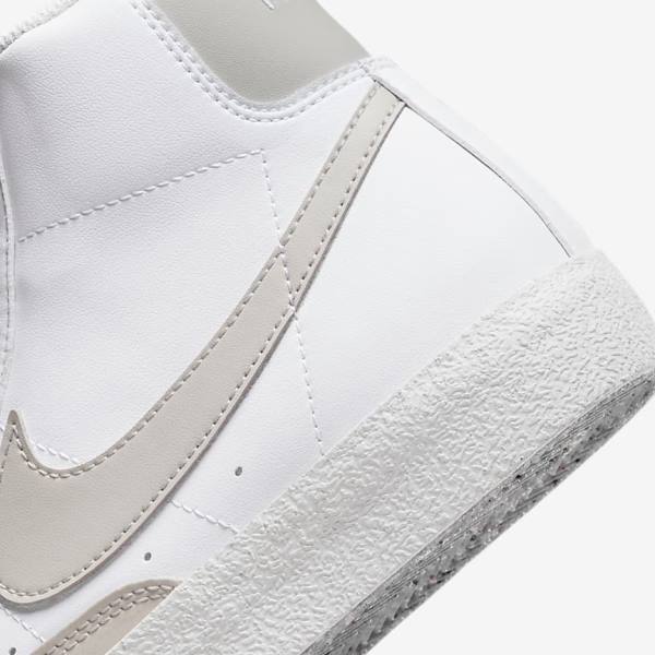 Kids' Nike Blazer Mid 77 SE Older Sneakers White / Light Beige | NK265GIA