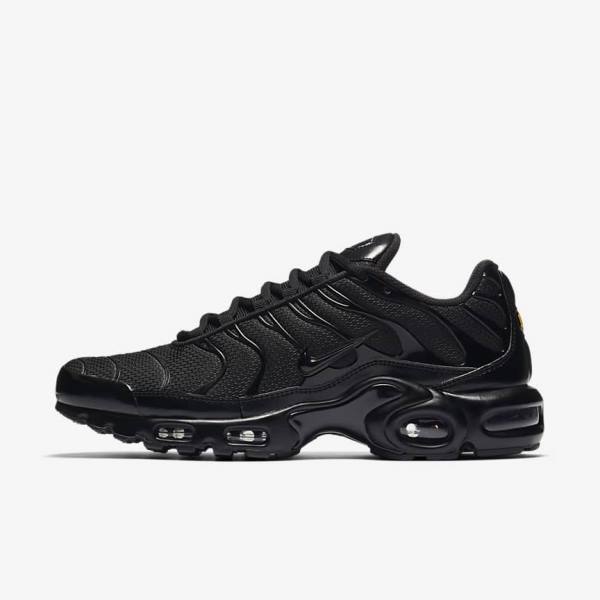 Men\'s Nike Air Max Plus Sneakers Black | NK190CJN