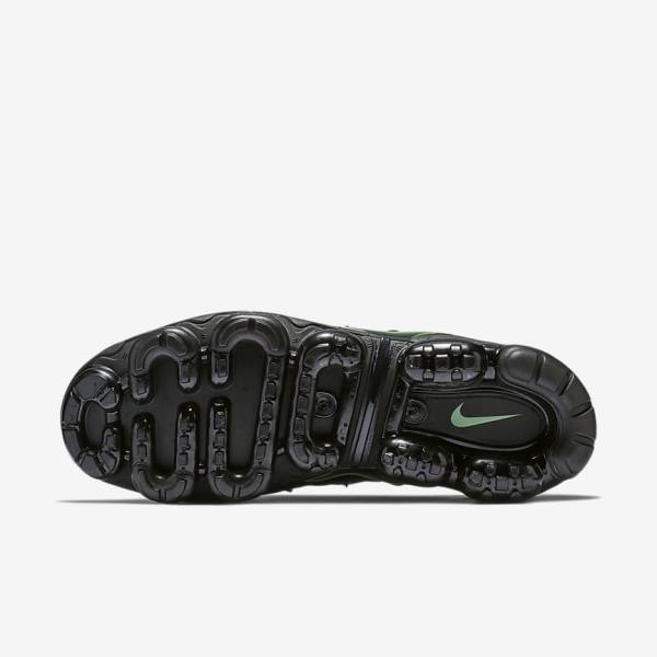 Men's Nike Air VaporMax Plus Sneakers Black / White | NK916LAD