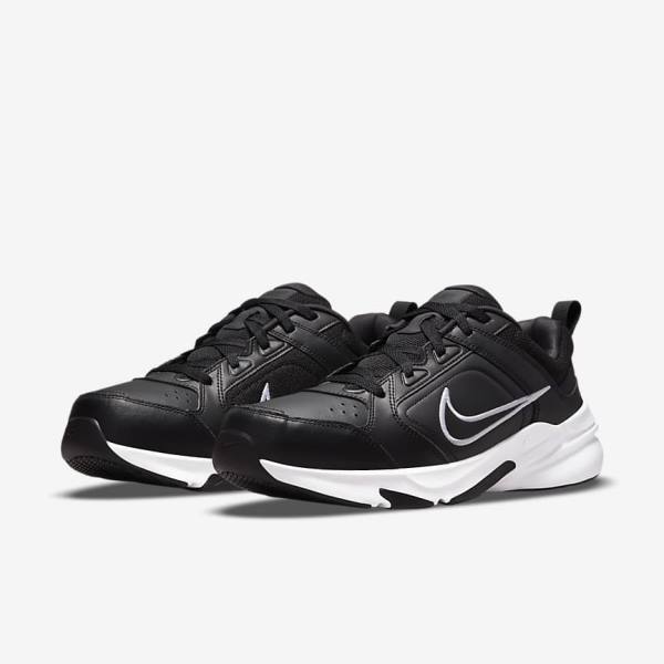 Men's Nike Defy All Day (Extra Wide) Sneakers Black / White | NK187RSY