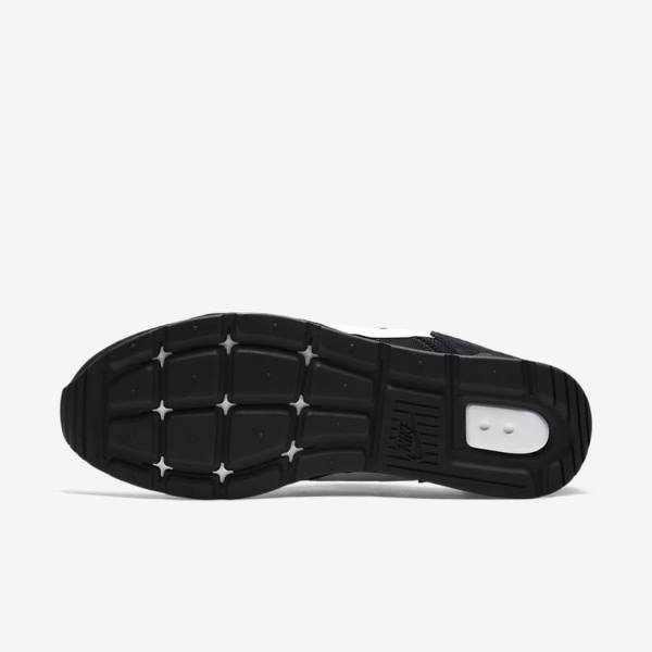 Men's Nike Venture Runner Sneakers Black / White | NK452XIP