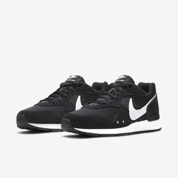 Men's Nike Venture Runner Sneakers Black / White | NK452XIP