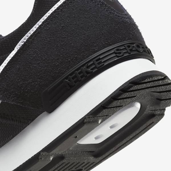 Men's Nike Venture Runner Sneakers Black / White | NK452XIP