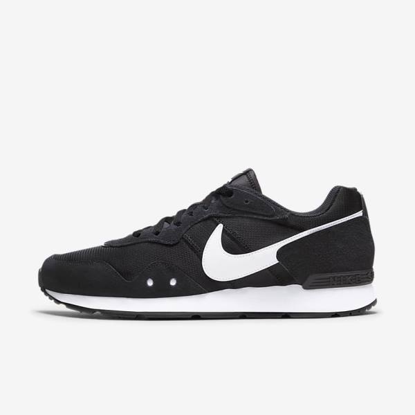 Men\'s Nike Venture Runner Sneakers Black / White | NK452XIP