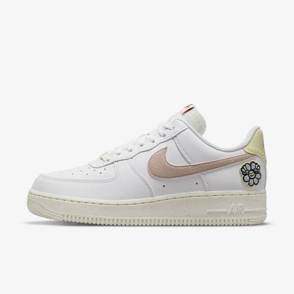 Women\'s Nike Air Force 1 07 SE Sneakers White / Blue / Pink | NK296TXR