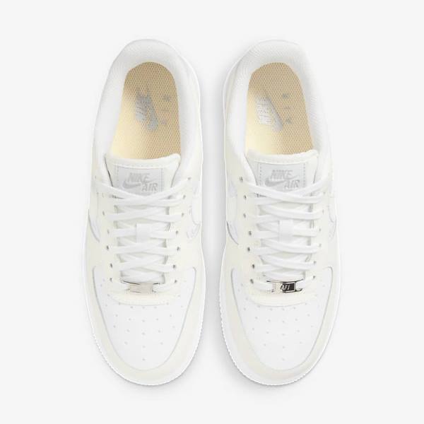 Women's Nike Air Force 1 07 Sneakers White / Platinum | NK378VOT