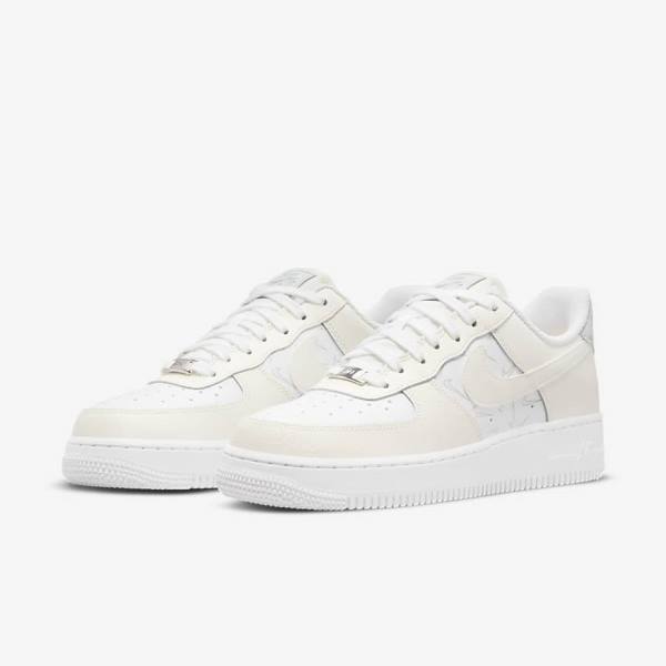 Women's Nike Air Force 1 07 Sneakers White / Platinum | NK378VOT