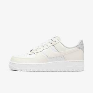 Women's Nike Air Force 1 07 Sneakers White / Platinum | NK378VOT